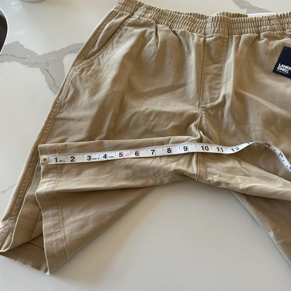 NWT Lands End Woman’s 10 Inch Khaki Chino Pull On Elastic Waist Shorts Tan